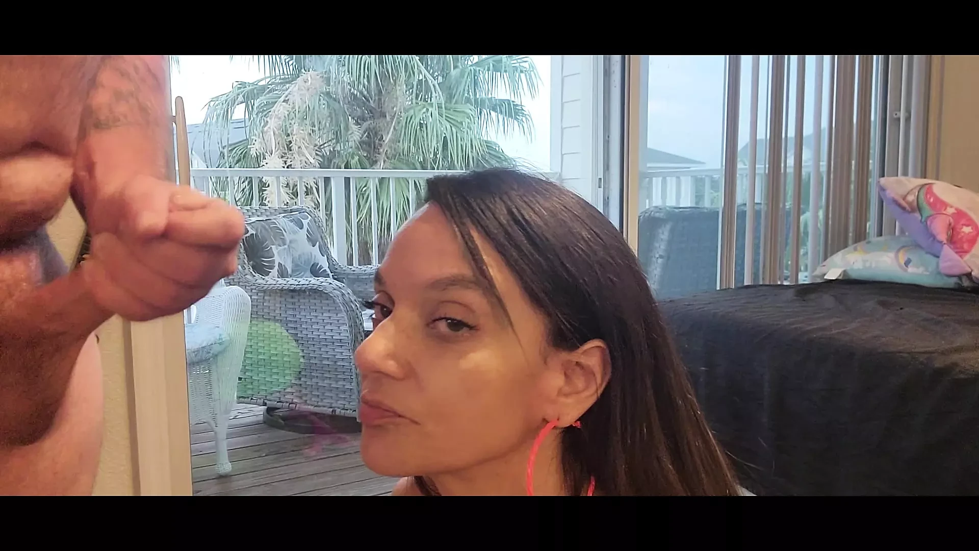 Thick Horny Girl Wants A Facial