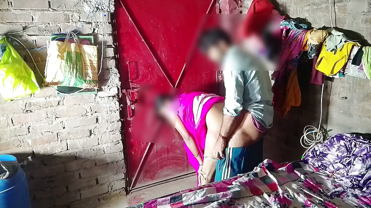 Secret sex in broad daylight, brother-in-law entered the sister-in-law's room and persuaded the sister-in-law to her, then sucked the nipples, choosing the sister-in-law, the sister-in-law landed the muscle and stood up to the doctor.