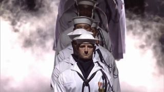 Penjaga seremonial angkatan laut amerika serikat yang luar biasa
