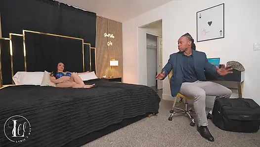 Tante nakal asia dientot habis-habisan sama kontol besar pria kulit hitam sampai mengerang keenakan