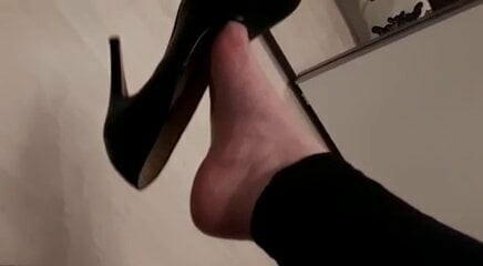 Tacones altos colgando