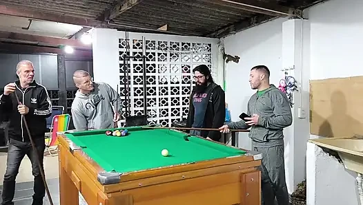 Ben, Carmona, Opaido Carmona ve Viking de Taubaté çıplak havuz oyununa başladım