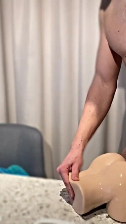 Bom sexo com treino de boneca | Clipe 2
