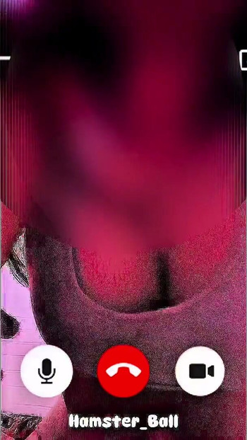 Bini menelefon saya semasa bercurang dengan pembantu rumah MILF di dapur | Klip 1