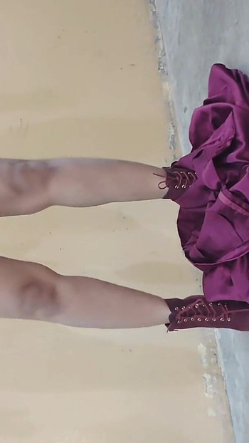 Adik tiri desi miang yang cantik mengejutkan saya menunjukkan tetek | Klip 1