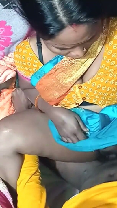DESI MAIDA KO PELAE KAR DI RAAT ME SANDE KO | Clip 1
