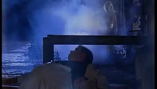 Cewek misterius rambut pirang lagi asik nyepong kontol sampai crot di mulutnya