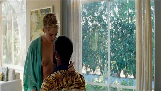 Kristen Stewart aux seins nus