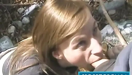 İnce hatun Cody açık havada kovboy kızda paslı büyük yaraktan zevk alıyor