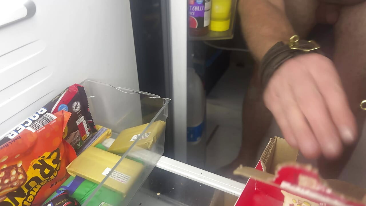 Padrona izars punizione implacabile sodomizzazione in frigorifero e cucina