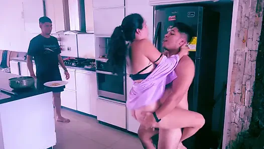 Teman saya membantu istri saya karena dia tenggelam