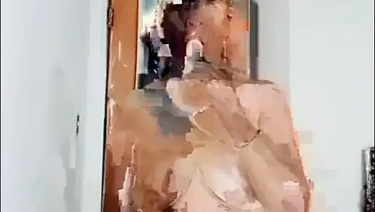 Я кончаю с моей игрушкой