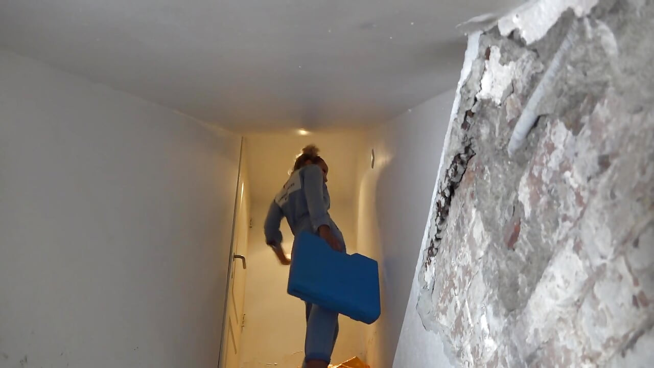 Teen Romy được đụ mạnh trong tầng hầm