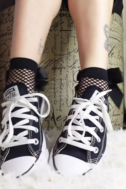 Converse & Fishnets