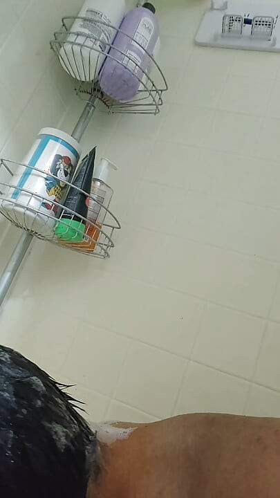 Relaxed Bath Wank: Jerking Off in the Tub and Feeling Good