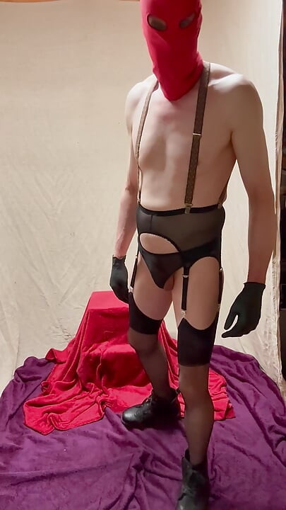 Lacy Suspenders และควยโกนขนและไข่
