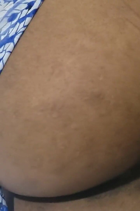 Saya mahu mengongkek pantat ibu tiri seksi