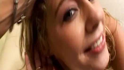 Blondes Schätzchen Bukkake Blasen, Ficken, Sperma Durchnässte Orgie