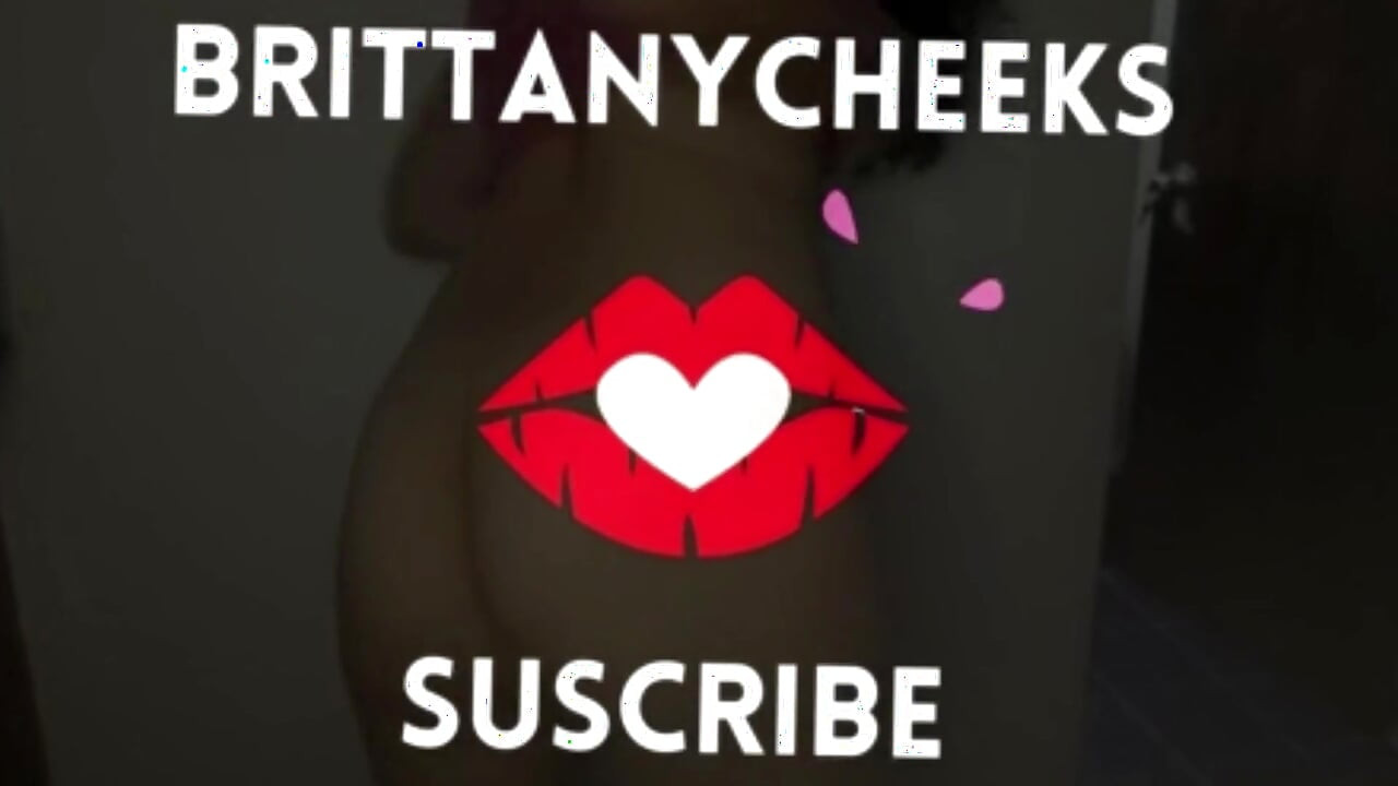 Descubro a mi hermanastra haciendo porno