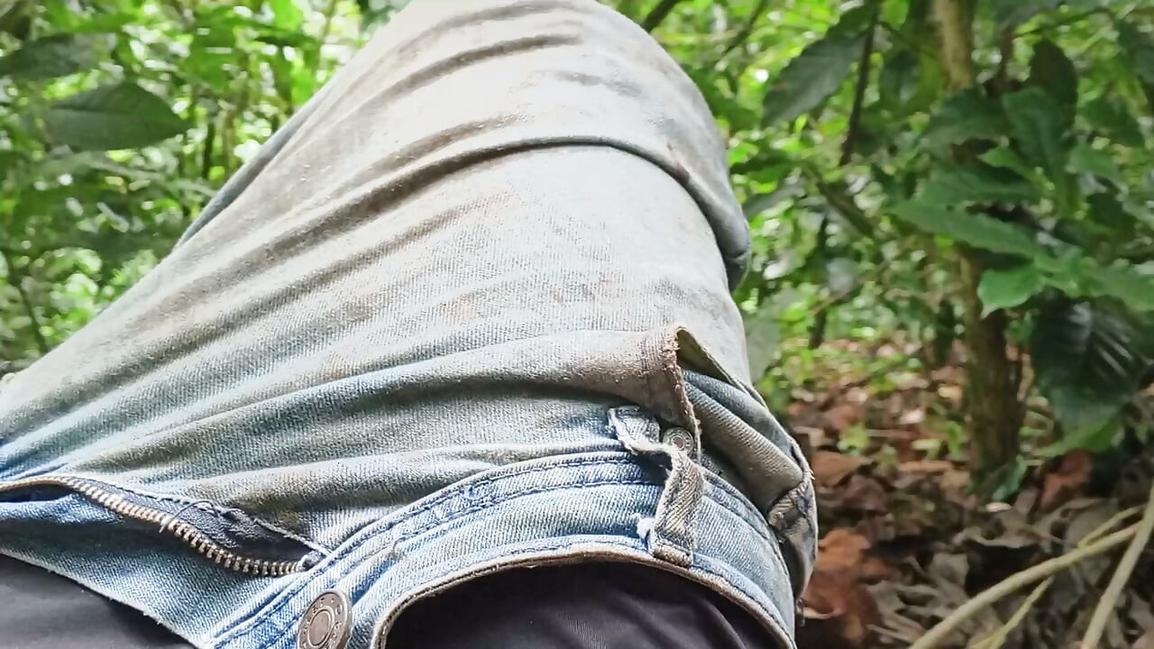 The guy didn't resist and also put his BBC ! !️ Wataa