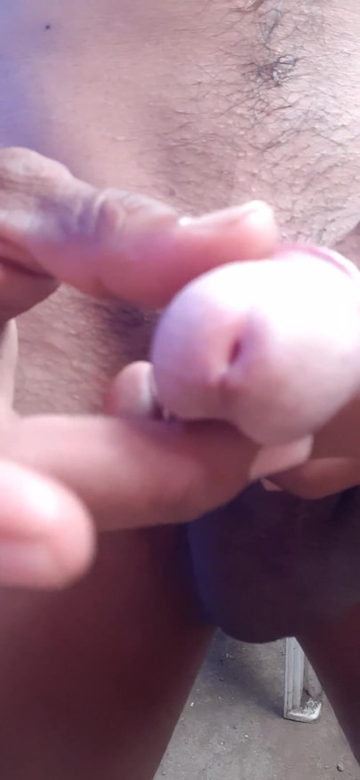 Ulkona intialainen mies käsihomma penis