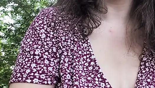 Рискованный сквирт на улице