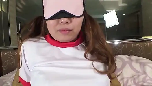 Asyalı büyük memeli kostüm dölleme