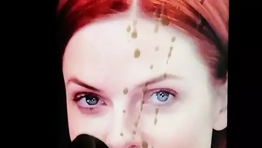 Rebecca Ferguson boşalıyor