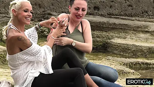 Two Girlfriends Suck Their Vacation Acquaintance's Trunk