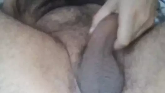 Модель стрип-чату з гарячим волохатим тілом, обрізаним великим членом і яйцями та гарячими стогонами