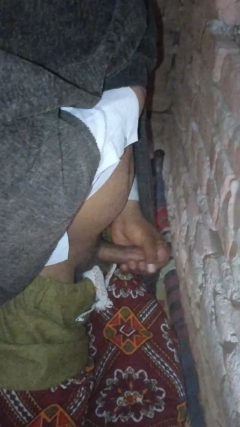 Zaheer bull masturbation with oil on bed