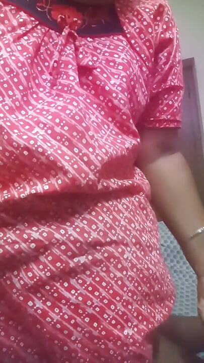 Minha meia-irmã estava com raiva, compartilhamos um único sofá e cozinha, voz tamil completa à noite
