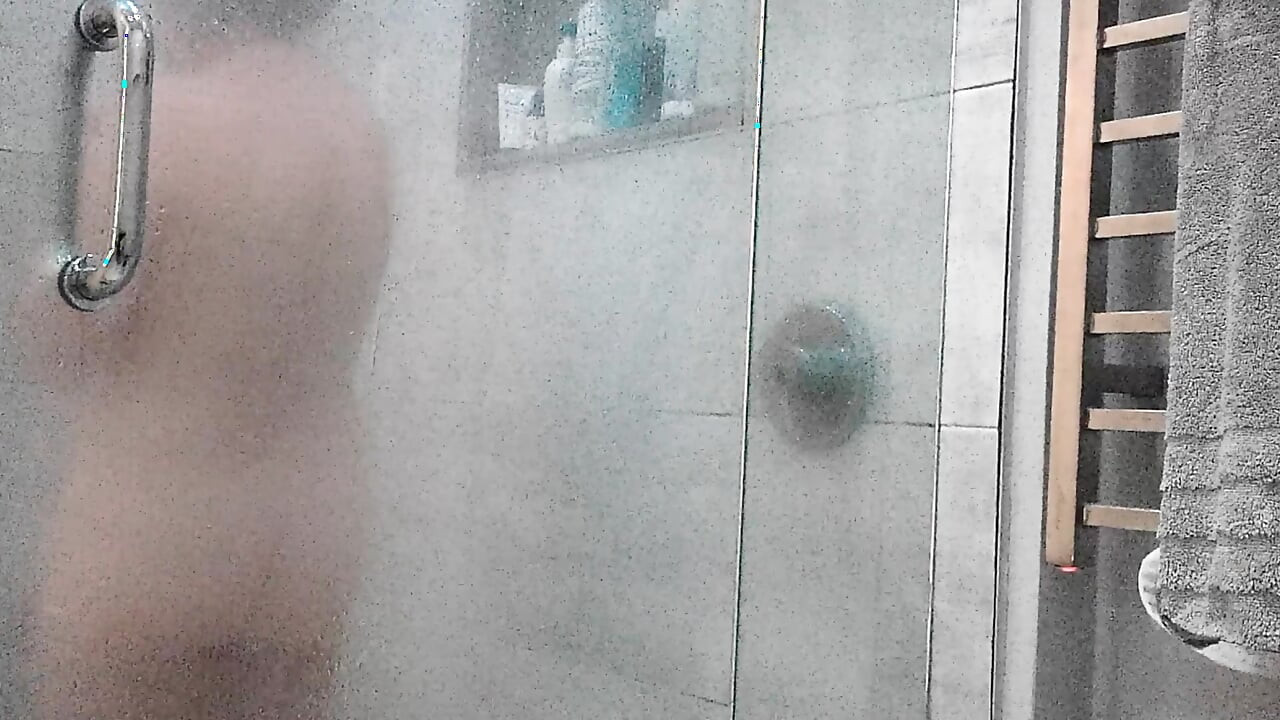 아시아 의붓딸 Erin Luvin과 andrewtatt의 아름다운 긴 젖꼭지와의 샤워 장면