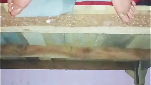 Jam 2 pagi malam, aku ngentot memek kakak ipar india gaya doggy sampai muncrat.