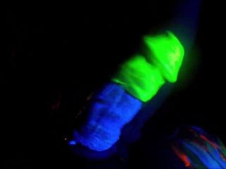 She paints on his big cock in UV light!