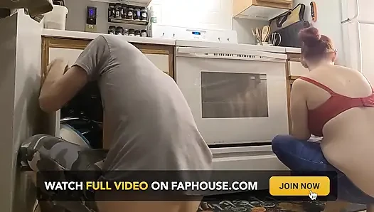 Pasangan pantat diekspos menggantikan Bumpers kabinet