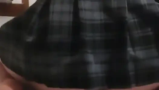 Ngentot dildo dengan rok mini