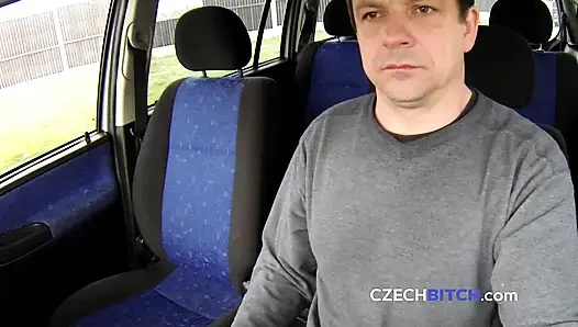 Грубый трах с пылкой брюнеткой в машине (чешская сучка)