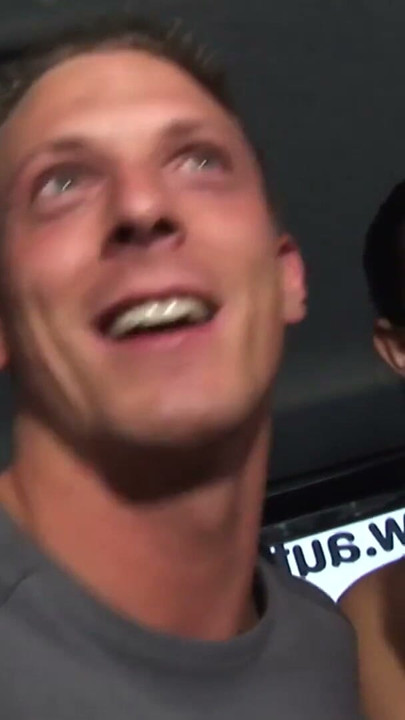 Geile Anhalterin fickt mit deutschem Typ im Bumsbus Outdoor | Clip 1