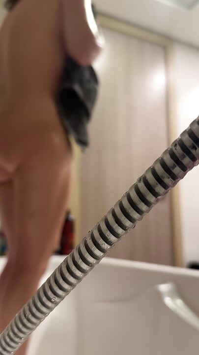 Intimate Shaving in the Bathtub
