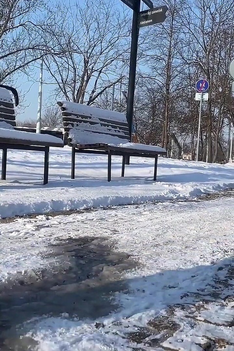 המסת הקרח מאת Got2Pee המקום שבו בנות באות להשתין