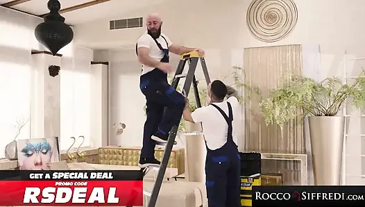 Rocco siffredi - iç çamaşırlı genç kız büyük yaraklı tarafından sikiliyor