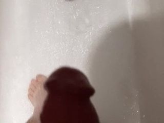 In der Dusche masturbieren