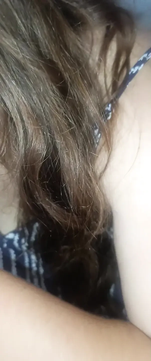 Wife gives a and splits her legs