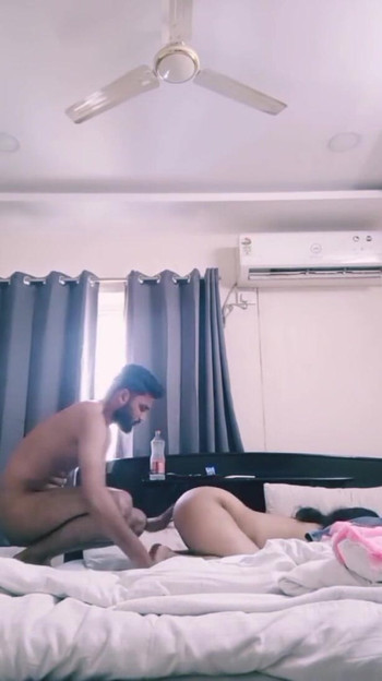 "친구의 마누라를 화장실로 부르고 알몸으로 벗기는 건 어때?"