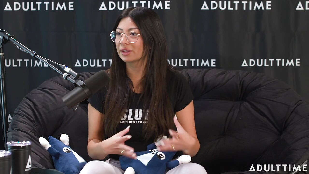 Cami Strella supravietuitor unui cult, Tiktok Fame, și non-monogamy | Podcast pentru adulți