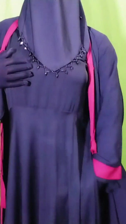 Prelepa Amena Svastika ima seks u zatvorenom noseći burka i hidžab | Klip 1