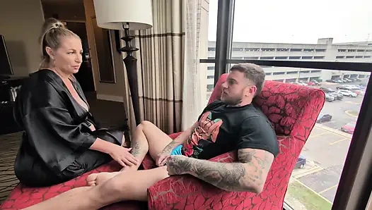 Ibu Tiri Bantuin Aku Selesai Putus Cinta