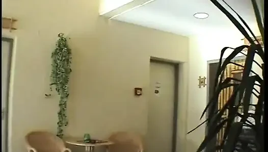 Orta yaşlı seksi kadın azgın amcık için şişe