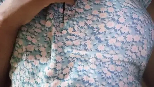 Шри-Ланкийская Энн в LustLove с мастурбацией в ванной комнате и кровати, мокрая киска и сочные сиськи